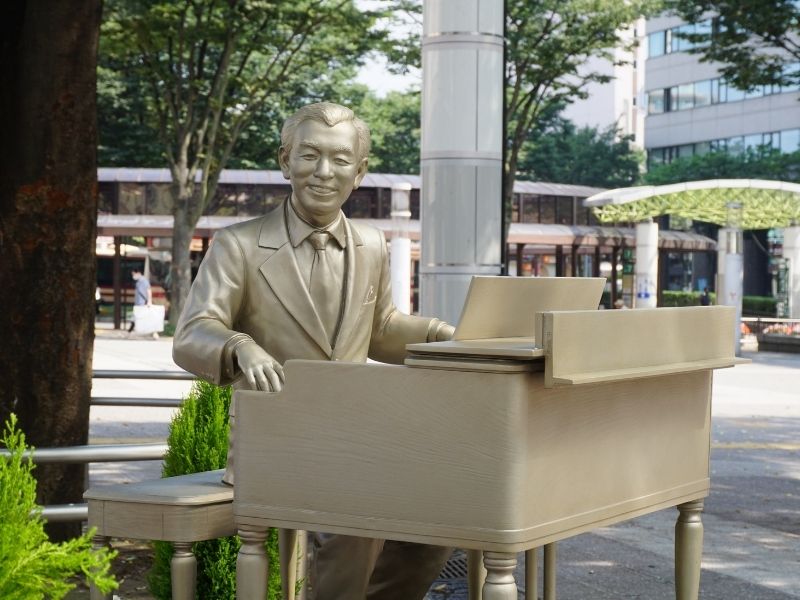 Koeski Yuji Station Monument