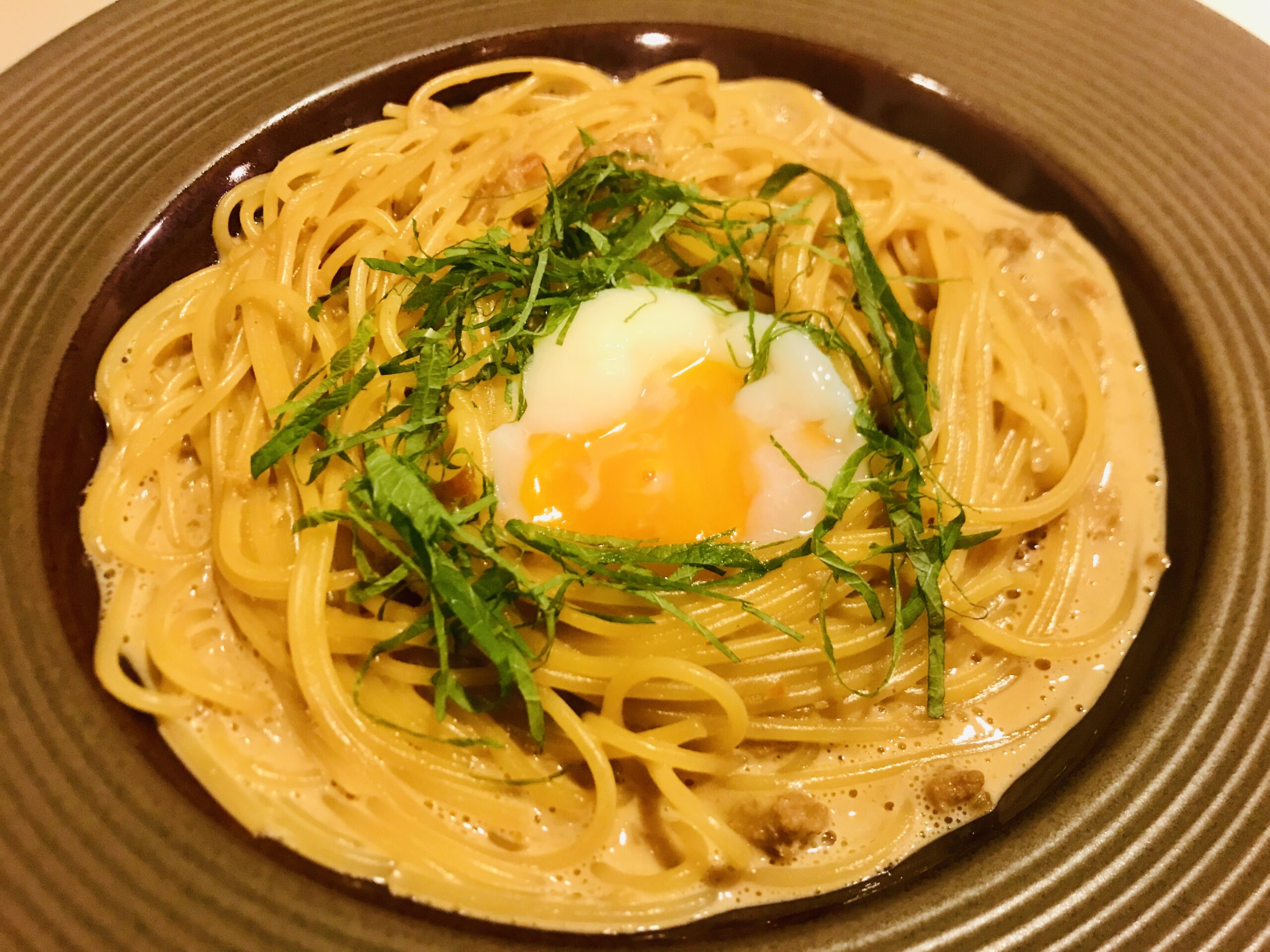 メインの新メニュー「川俣シャモと飯坂温泉卵の八丁味噌 和風カルボナーラ」
