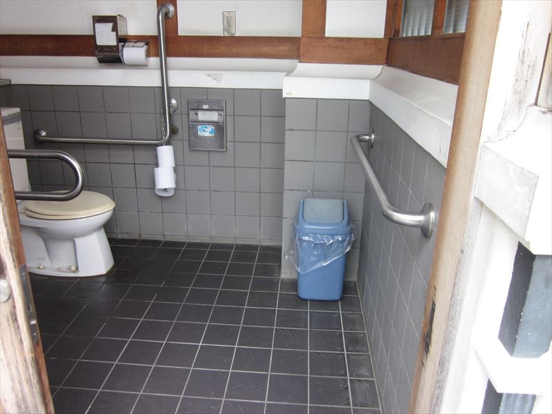 湯沢公共トイレ（鯖湖湯隣）