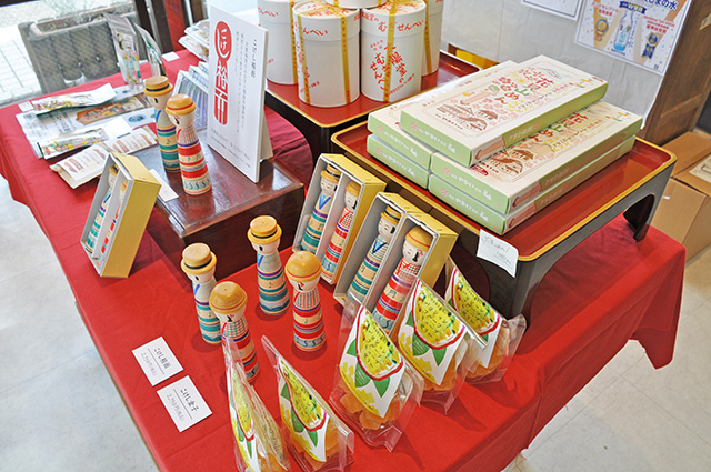 「エール」で主人公や「川俣銀行」の面々が食べていた「太陽堂むぎせんべい」も手に入れられます。