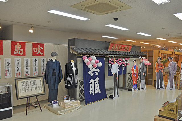 主人公・古山裕一役の窪田正孝さんが撮影で着用した衣装も。