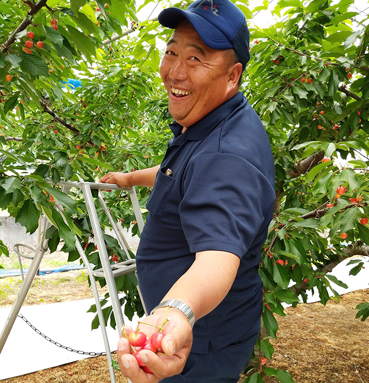 あづま果樹園専務の吾妻一夫さん