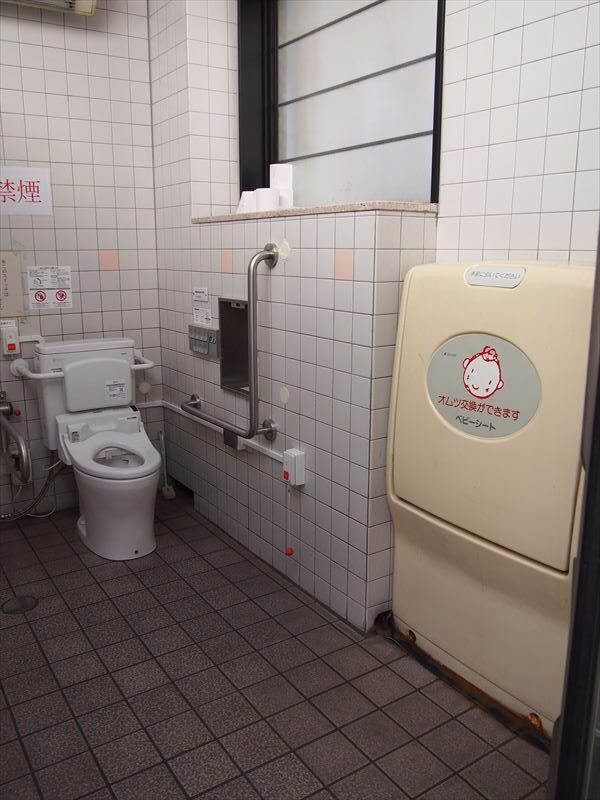 女子トイレ入口