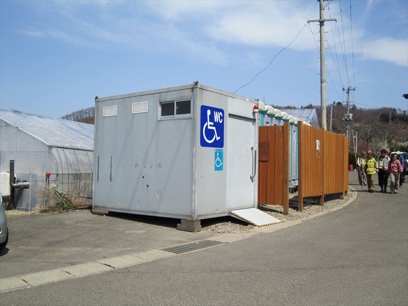 仮設トイレ