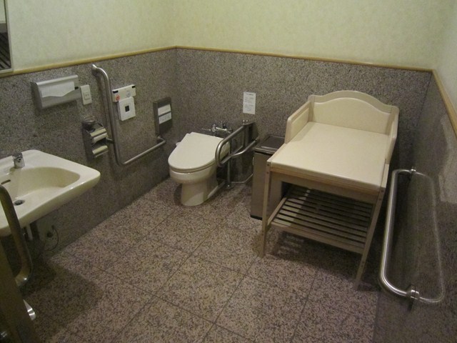 車いす対応トイレ