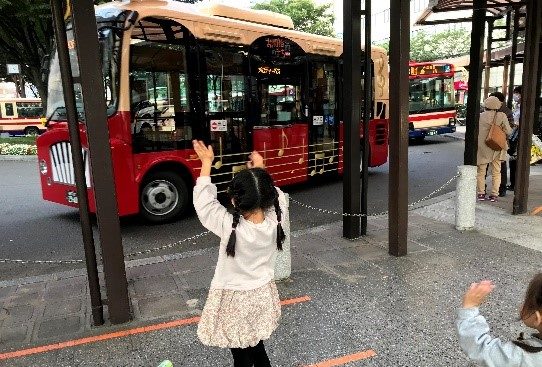 子供も大人にも大人気 古関裕而メロディーバス 楽しみ方ガイド 福島市観光ノート 福島市の観光webメディア