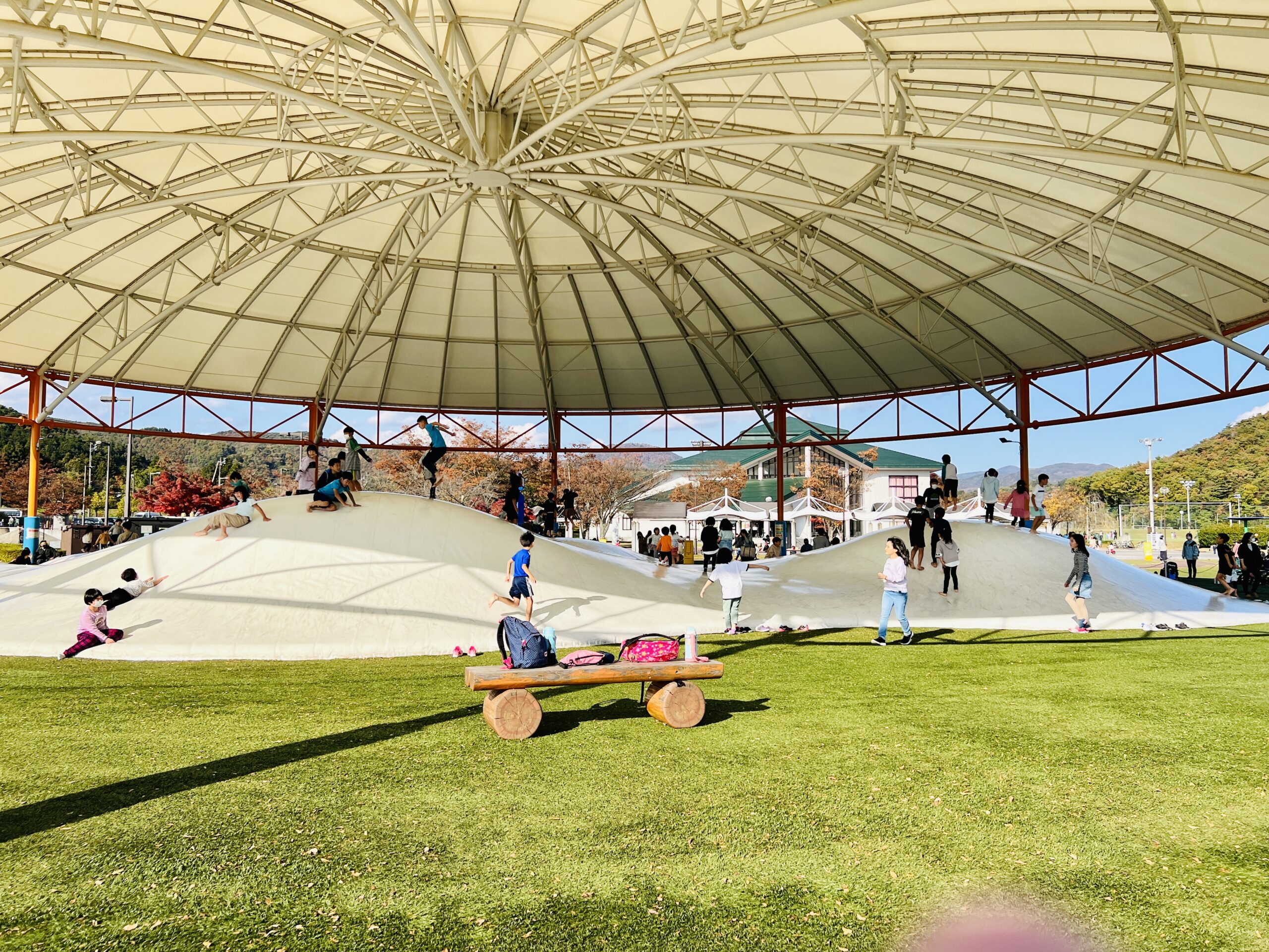 子どもたちに大人気 十六沼公園 ぴょんぴょんドーム 旬のおすすめ 福島市観光ノート