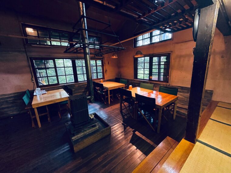 吾妻小舎カフェ・食事スペース