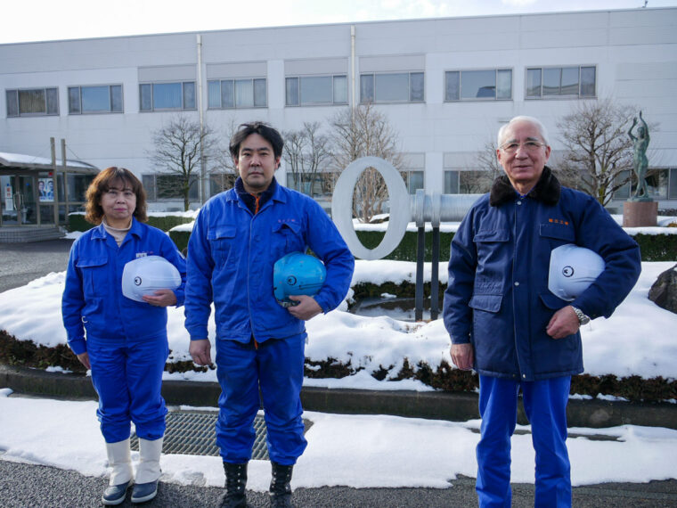 左から、協三工業株式会社 常務取締役 業務総括の安斎京子さん、生産部門 製造課長（SL担当）の金子晃徳（あきのり）さん、代表取締役社長の加藤守さん