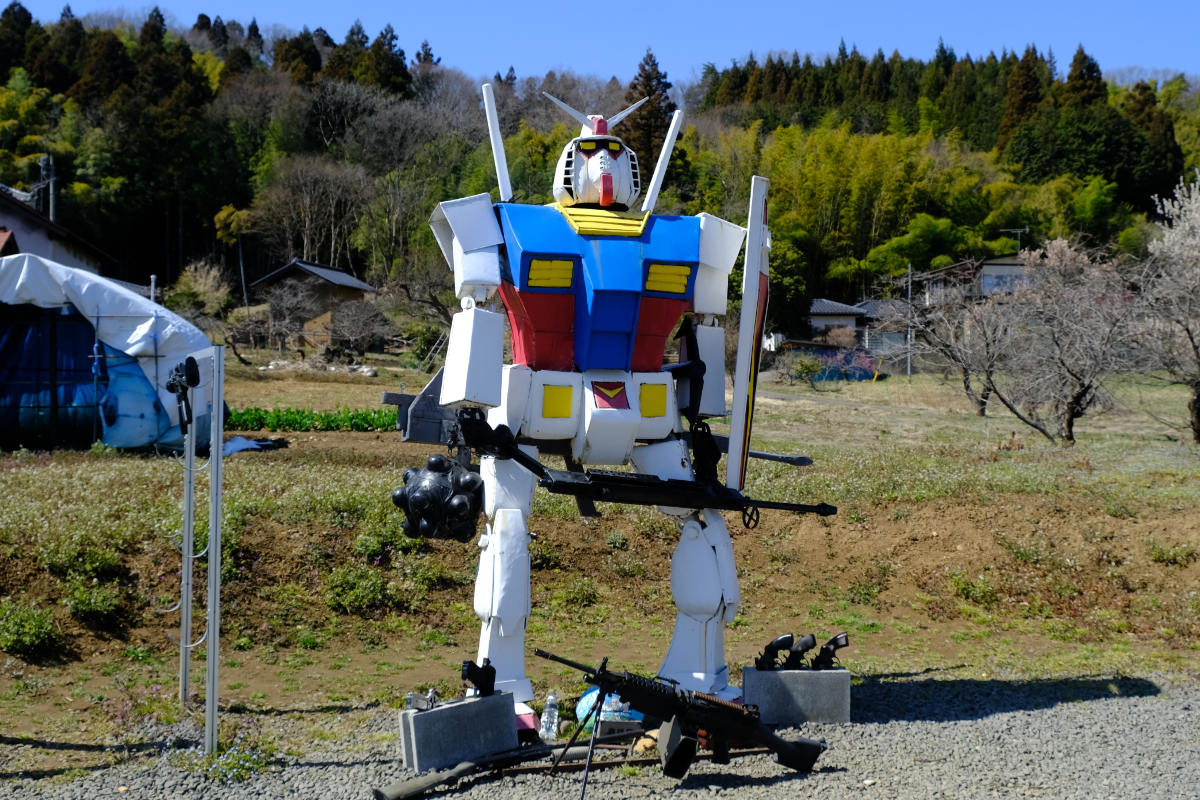 お台場には「実物大ガンダム」が、福島には「へたれガンダム」がいる 