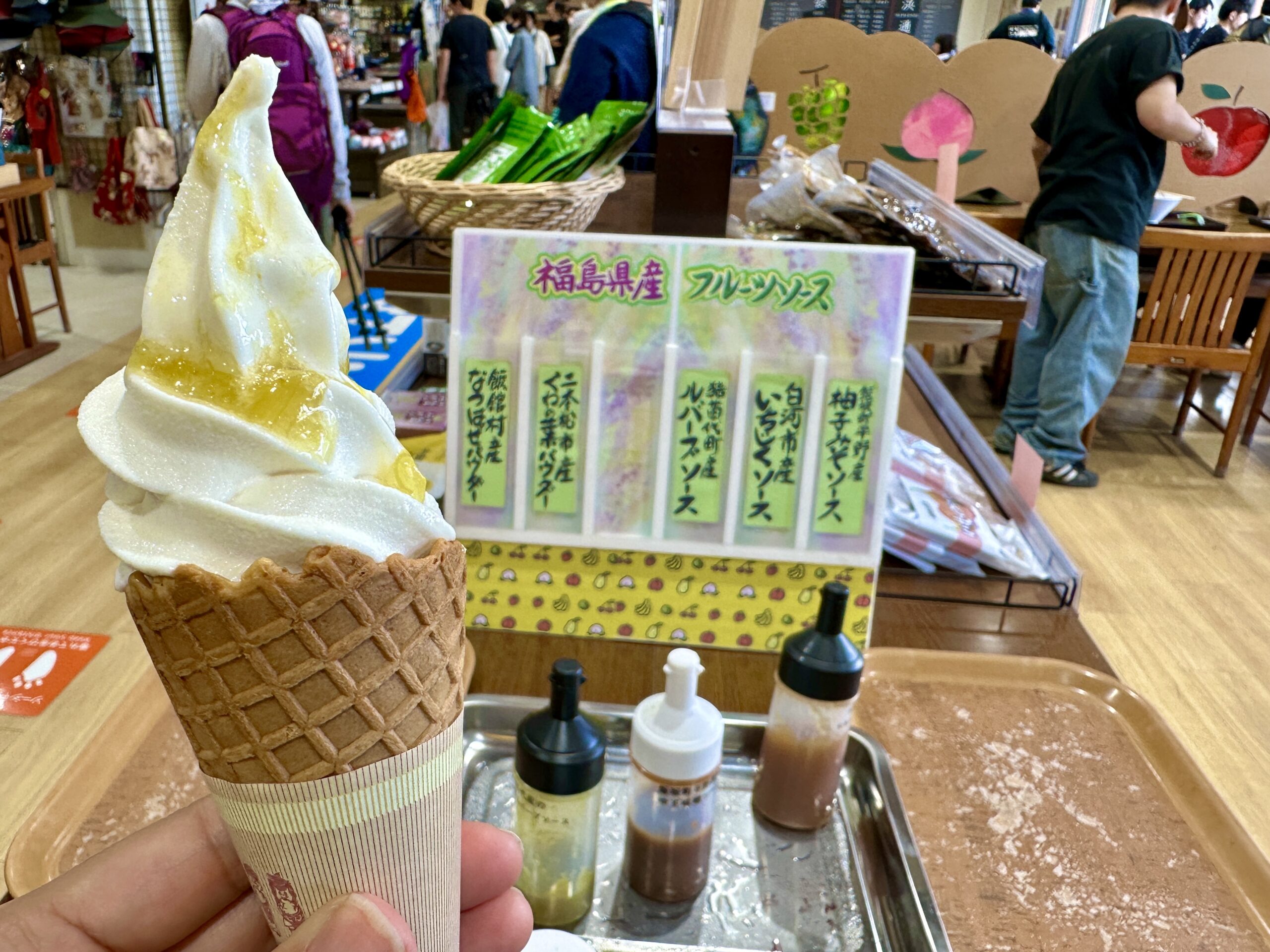 福島県産フルーツソースかけ放題！ソフトクリーム（税込400円）