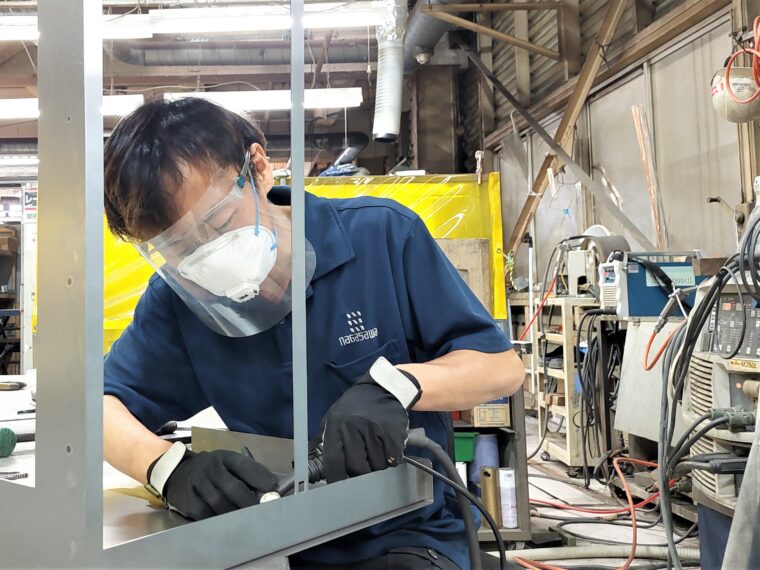 作業中の多田さん