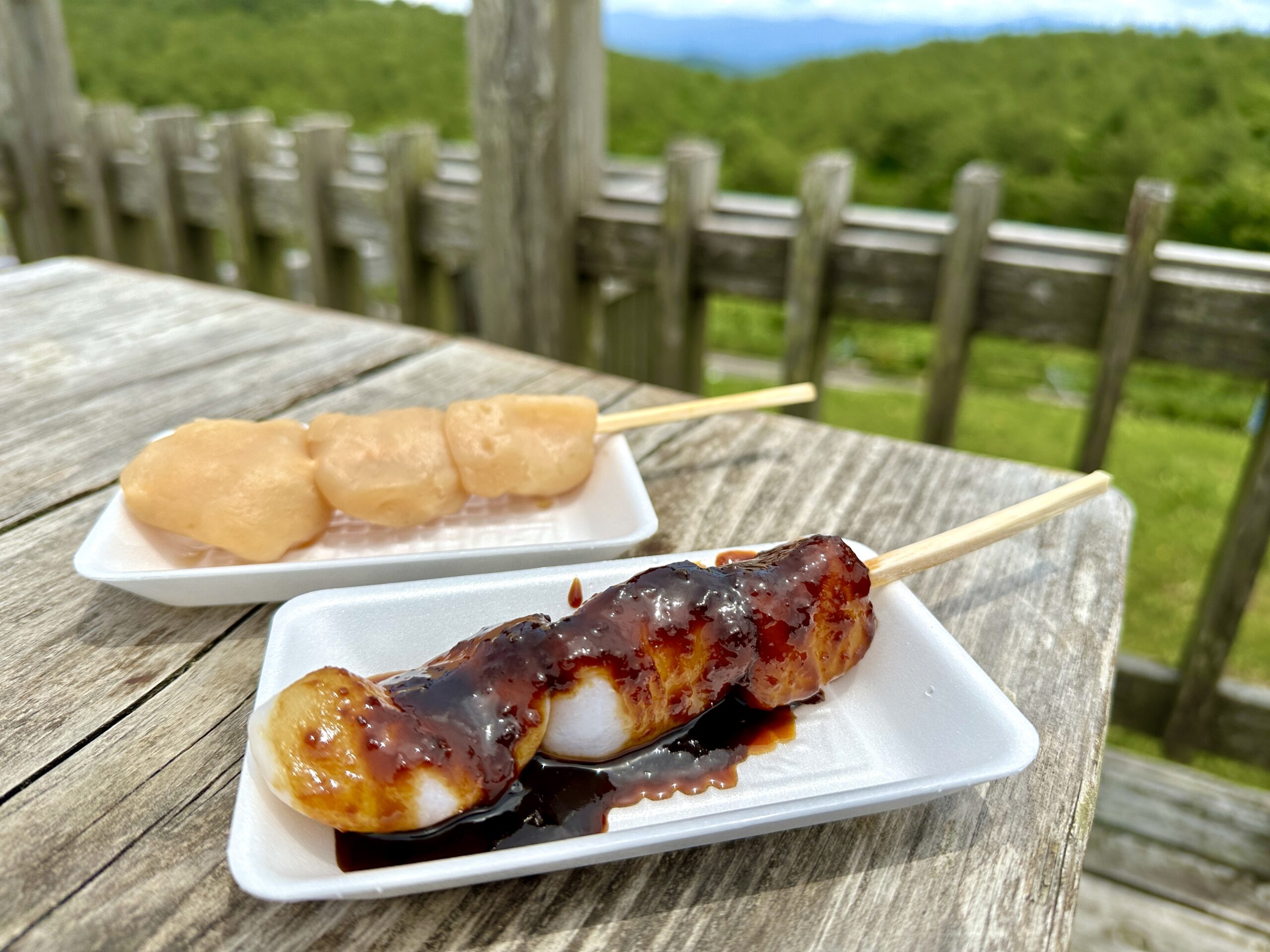 土湯温泉名物のちぎりこんにゃく！醤油、田楽味噌味に税込170円／本