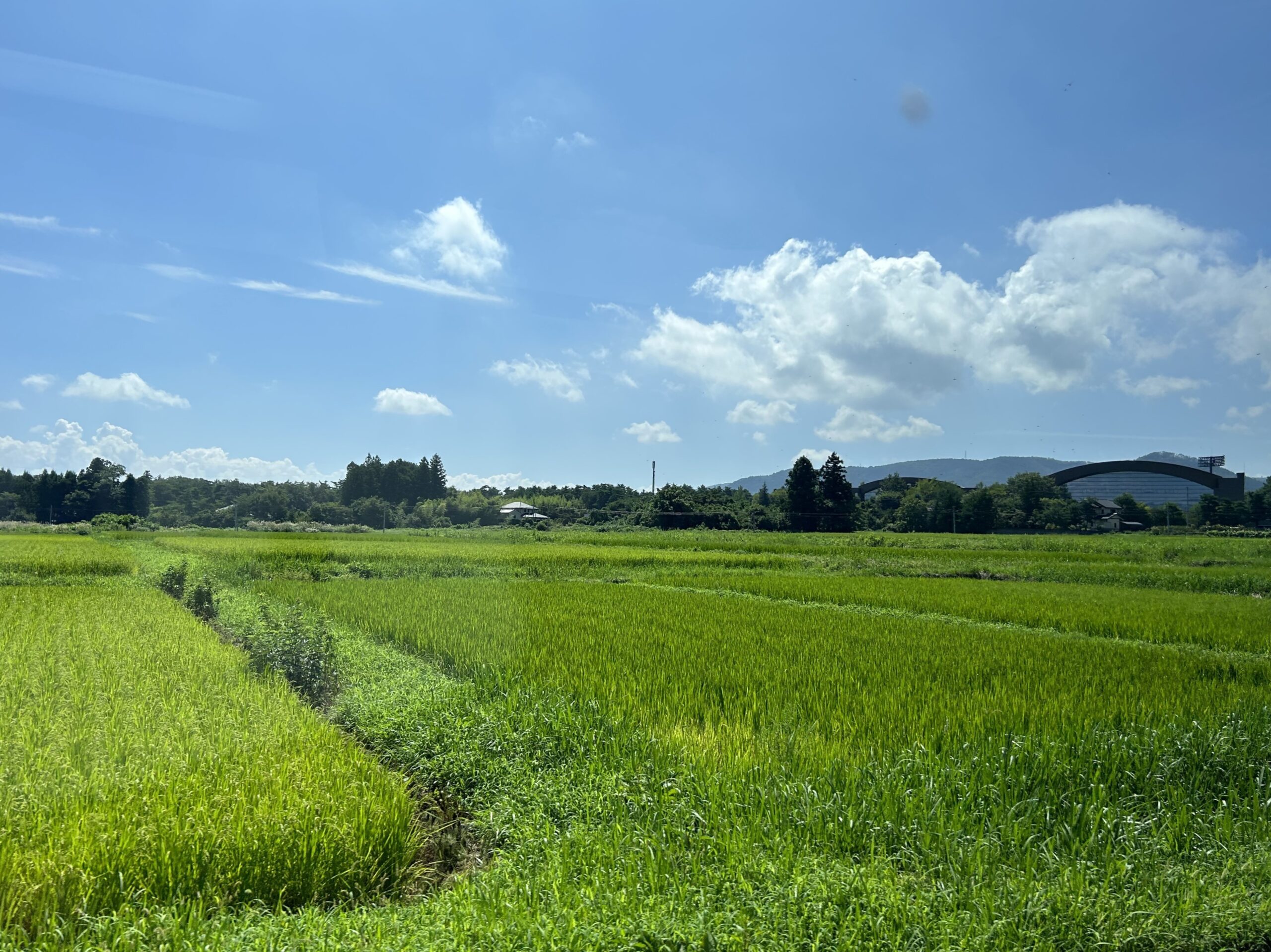福島市ののどかな田園風景