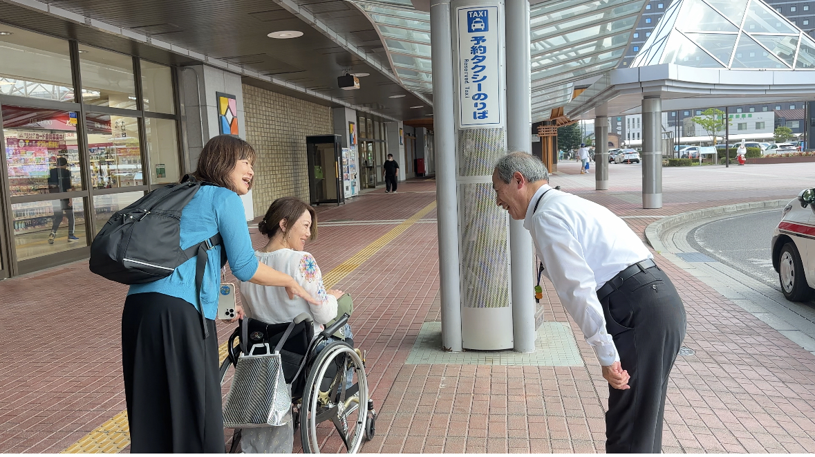 福島駅で下車しお別れの様子