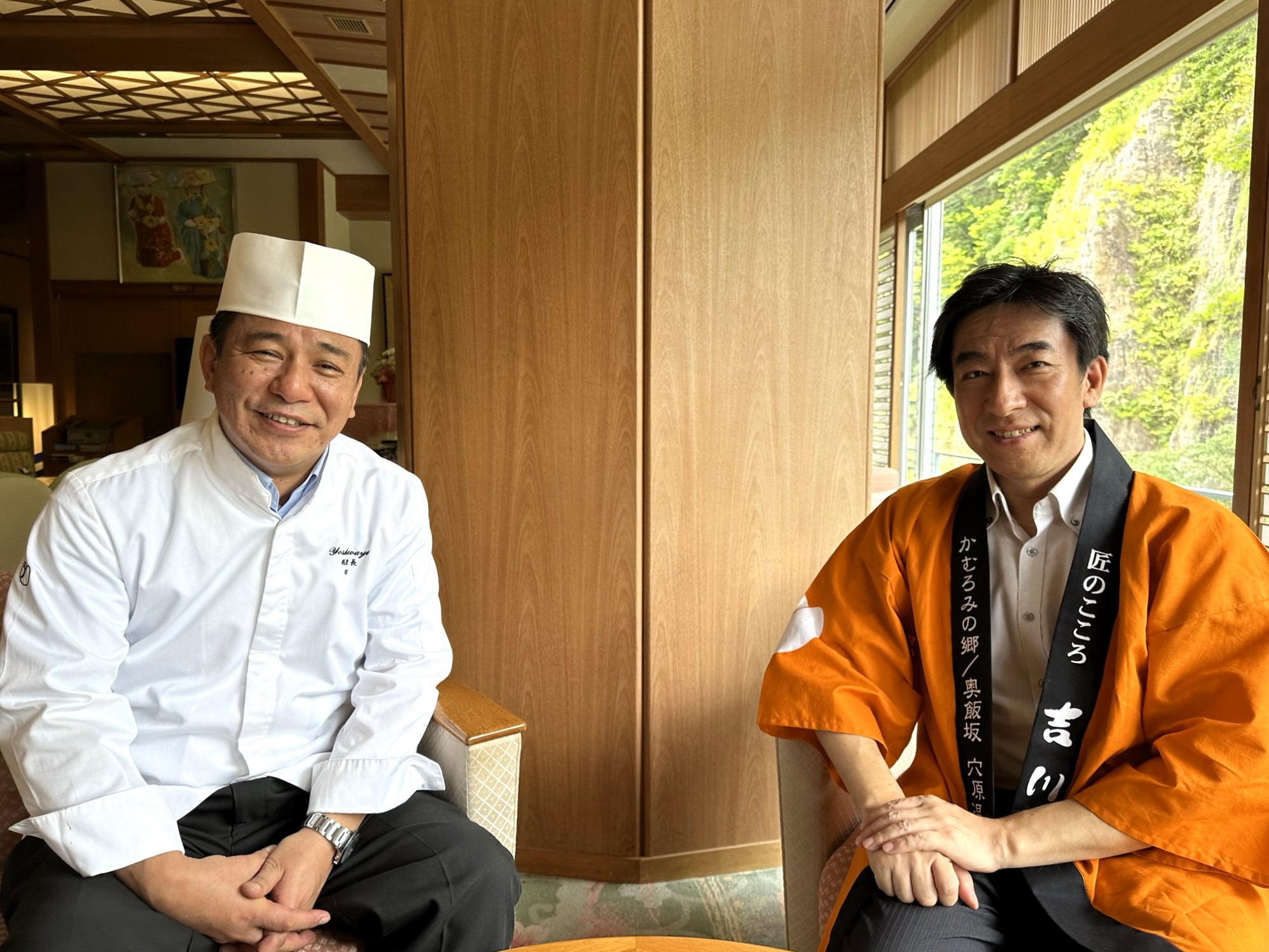 吉川屋畠正樹（はた・まさき）社長（左）と秋田克志呂（あきた・かつしろ）総料理長（右）