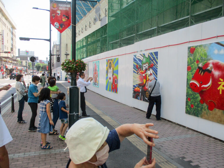 福島駅前通りに「プレバト!!」スプレーアート展示中