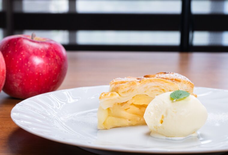 【アップルホリデイ2023 】アップルパイ バニラアイス添え by SUZU 農家×レストラン