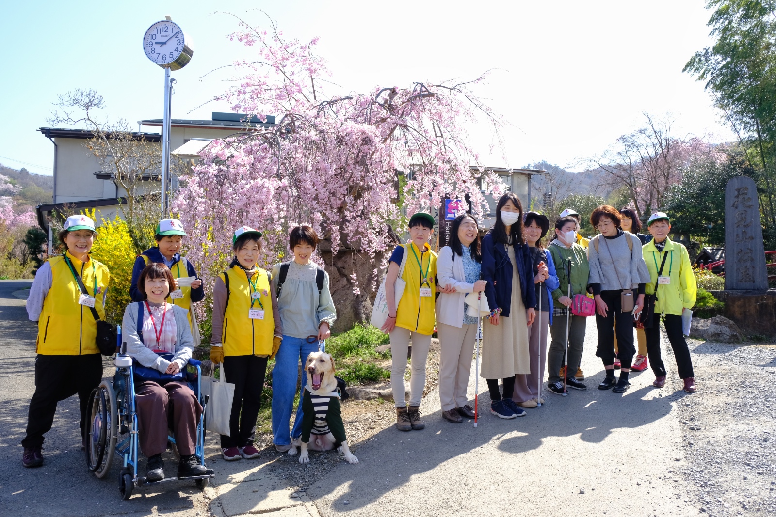 花見山公園入口で記念撮影