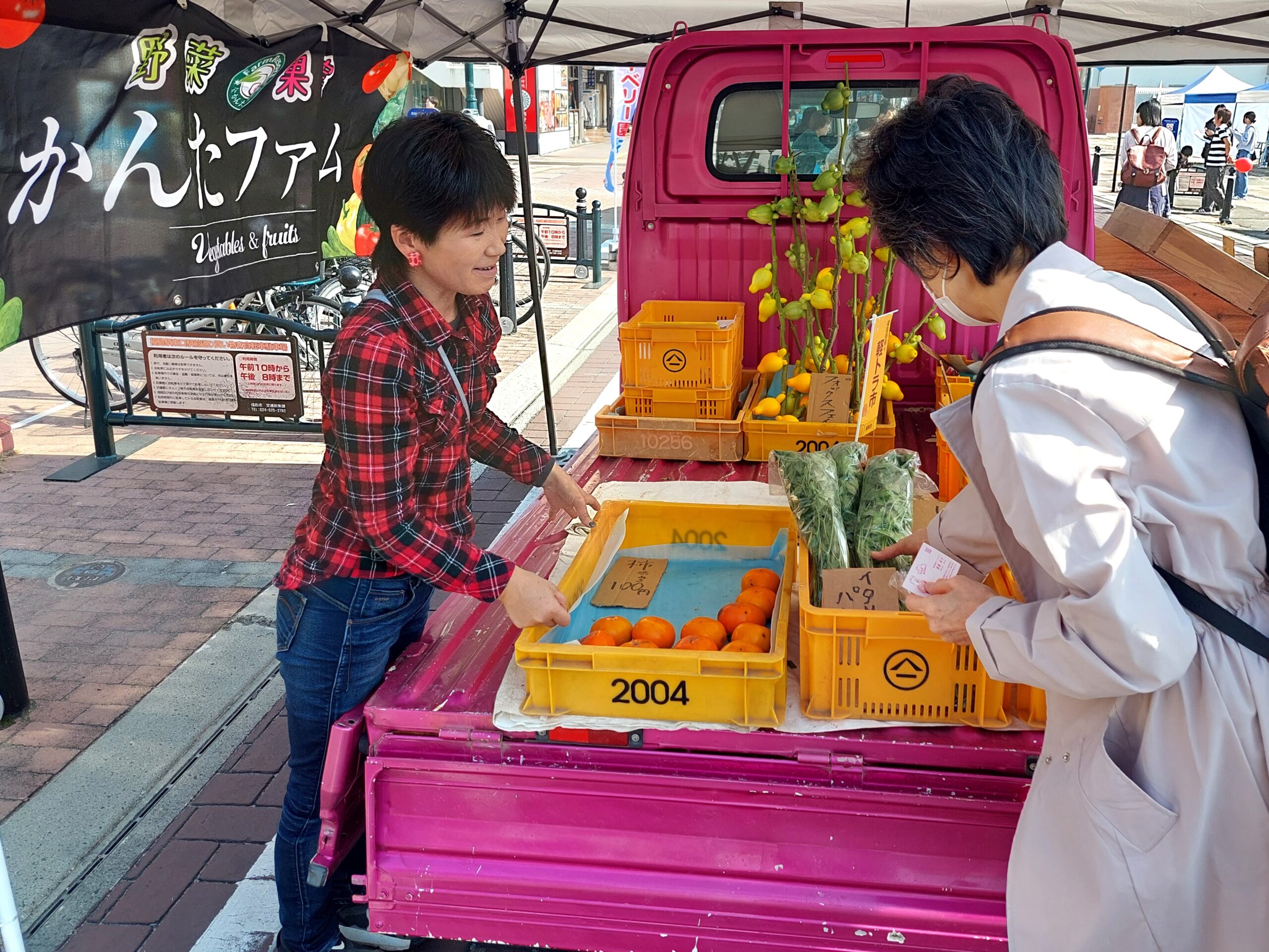 軽トラで野菜や果物を直売！作り手の顔が見える「福島駅前軽トラ市