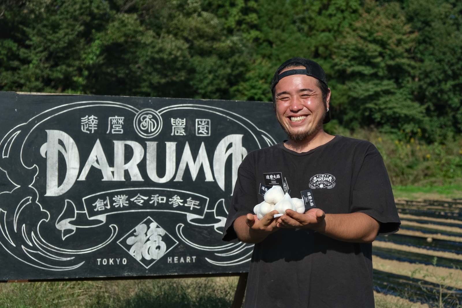 若い農家 農業ってかっこいい」お洒落な若者たちが福島市内でにんにく栽培に挑む