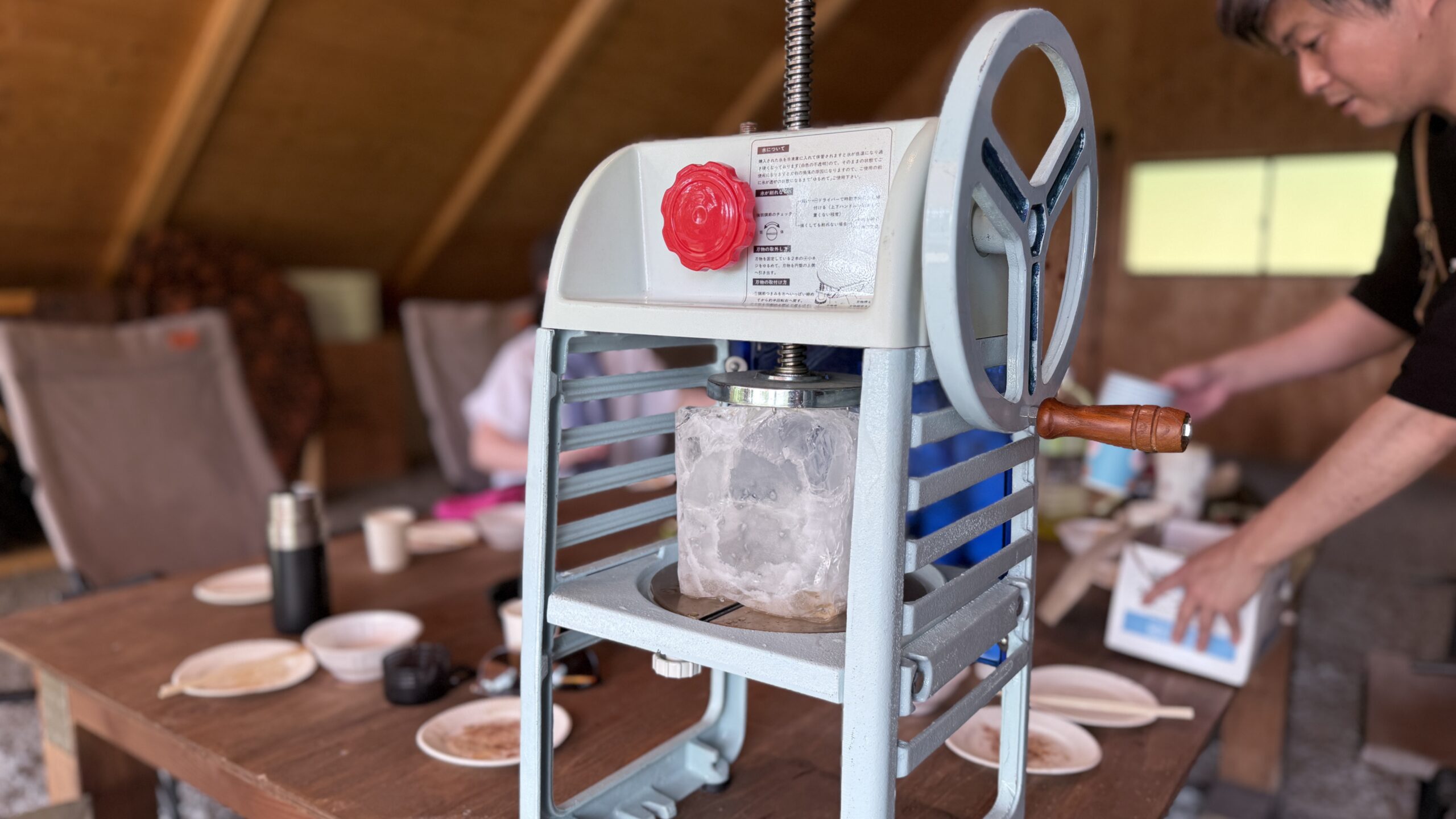 削る感覚を是非体感してほしい!大人も楽しい昔ながらの手動式かき氷機
