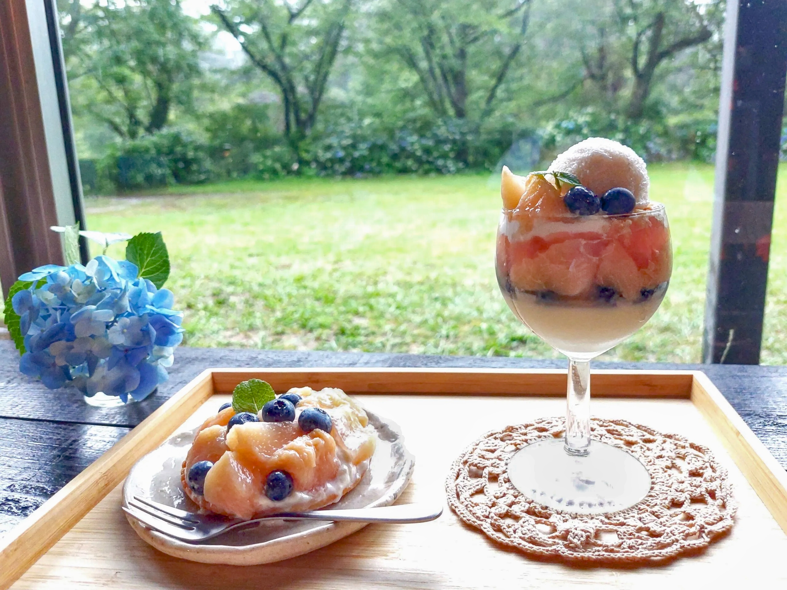【ピーチホリデイ2025】食レポVol.5｜「桃パフェ」＆「桃とブルーベリーのタルト」by 空cafe