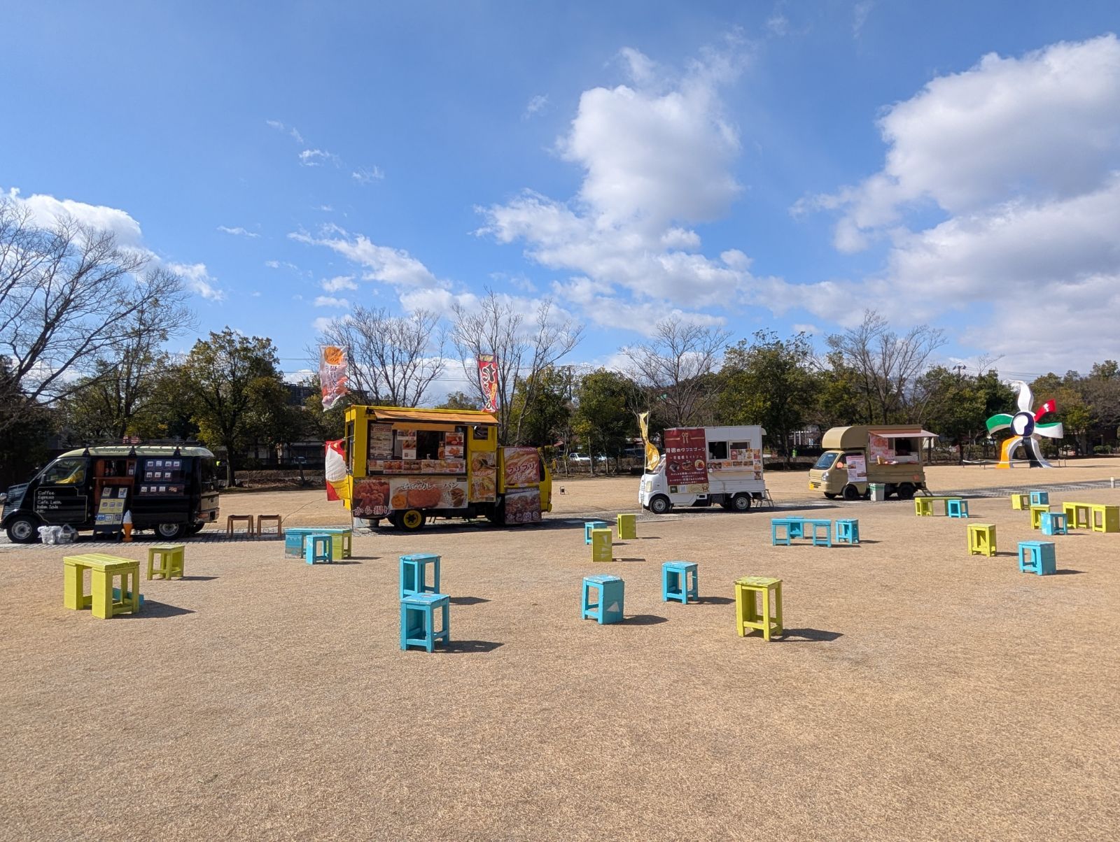 ピーチホリデイ&times;ゴッホ展　キッチンカー出店の様子