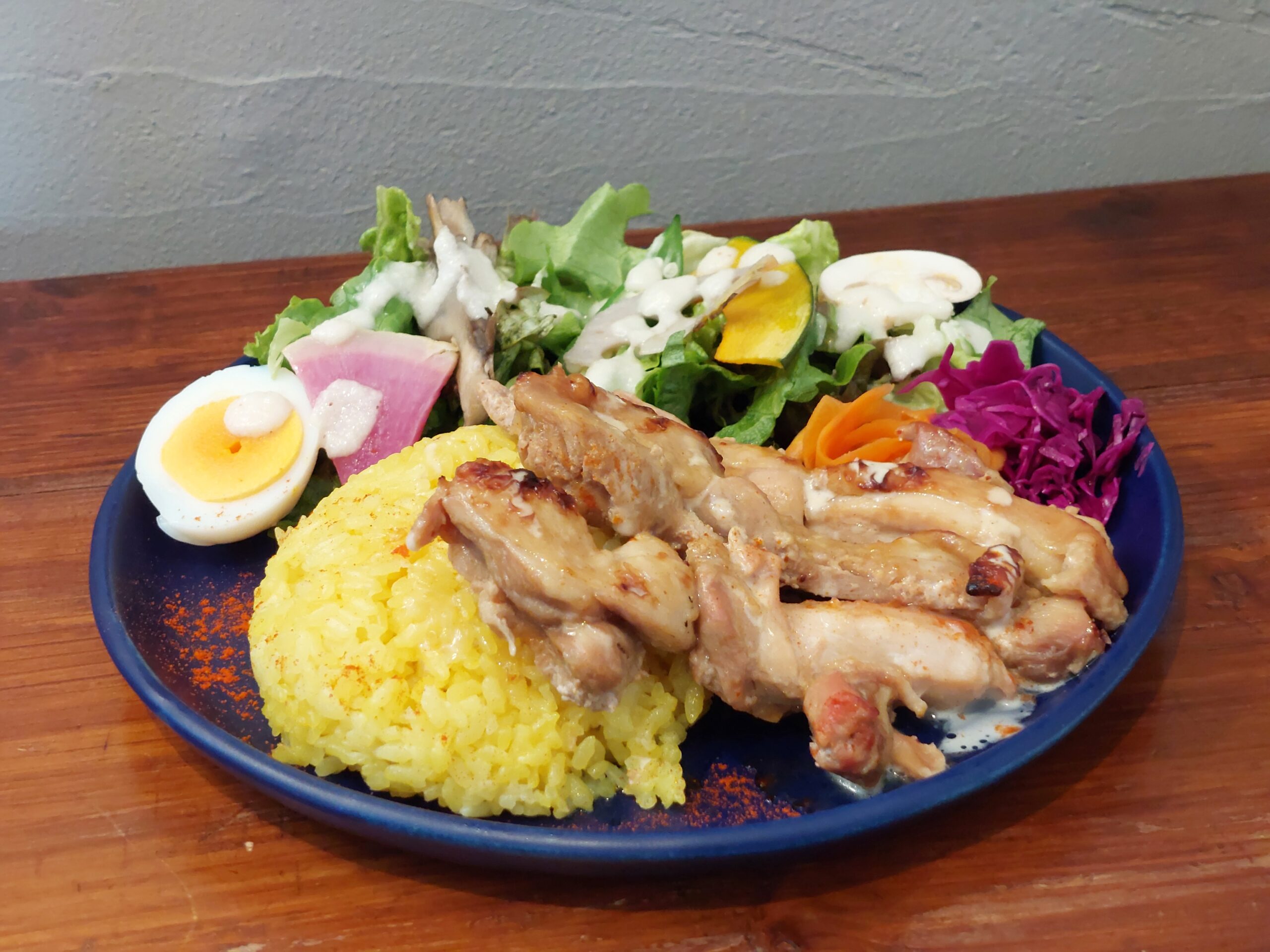 ゴッホ飯　フィンセントが愛した青と黄色ののワンプレート