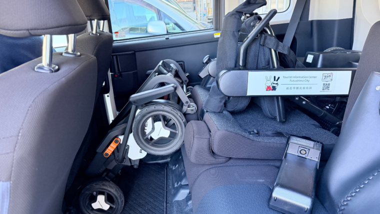 トヨタのルーミーに、２台詰んだ様子