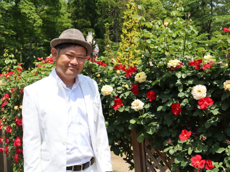 四季の里に現れた「バラ王子」!? バラと向き合い26年、佐藤さんに聞くバラ園の楽しみ方