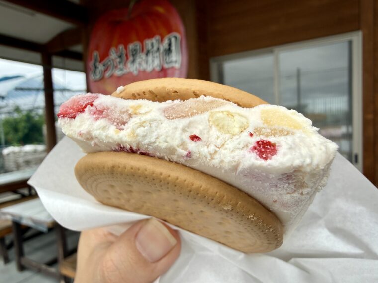 フルーツがたっぷり！冷たいイタリアンデザートをアレンジした「カッサータサンド」500円（税込）