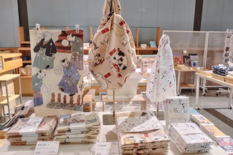 展覧会グッズ（風呂敷や手ぬぐい）